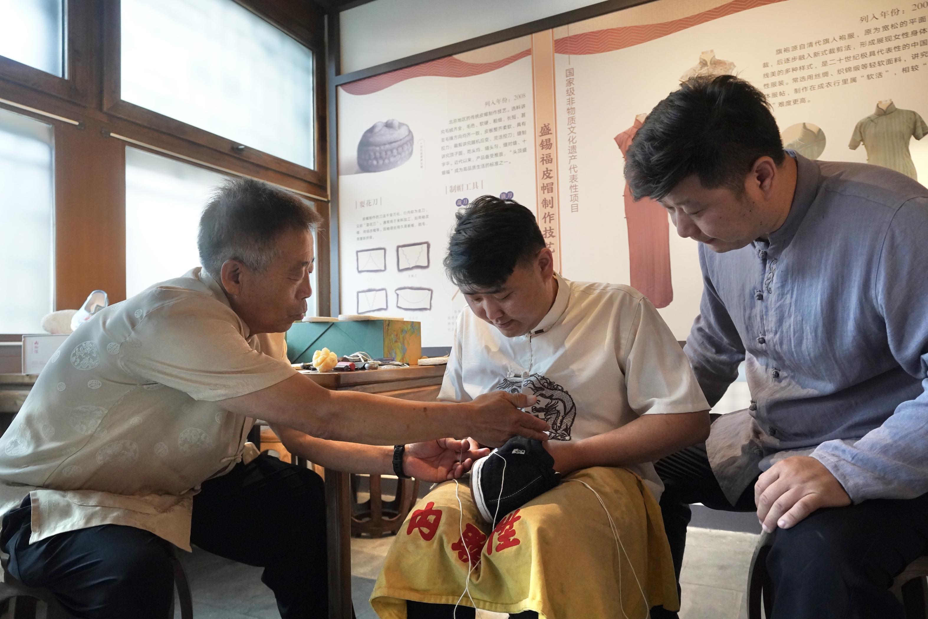 程功250612—北京非遗体验中心举办“匠心传薪火 非遗正青春”活动，现场公布第五批市级非遗代表性传承人名单5
